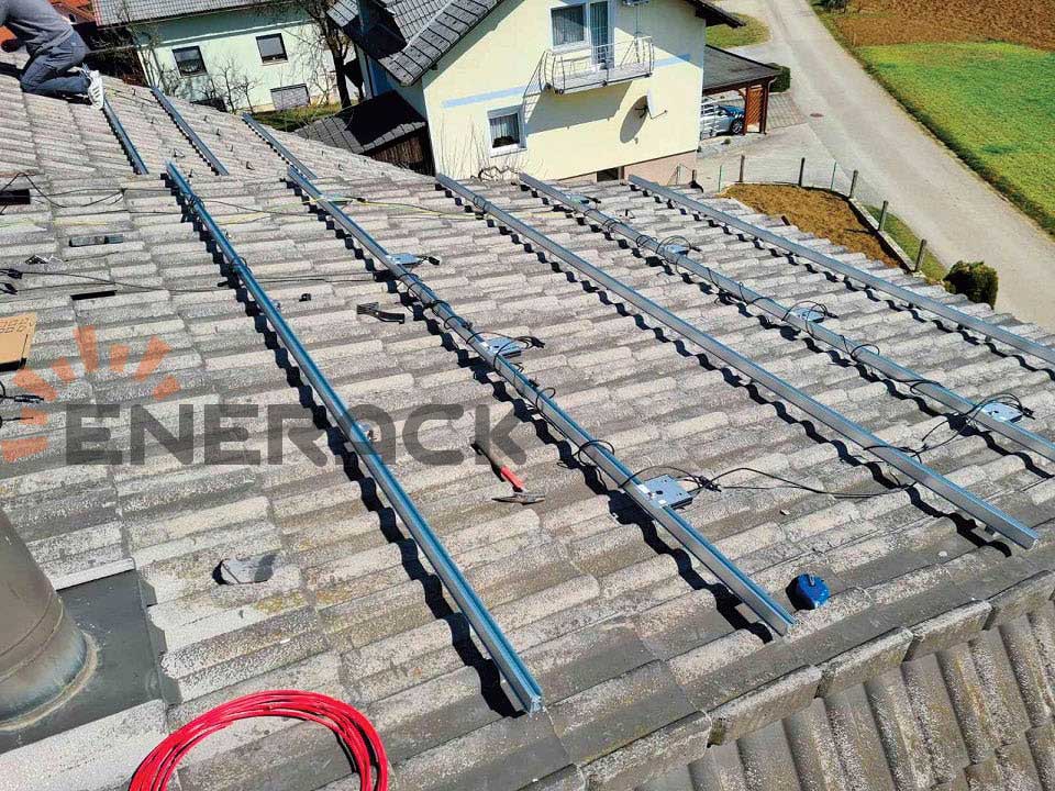 8KW T17 система за покривни куки за керемиди в Словения